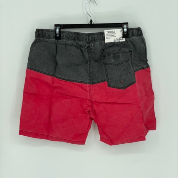 TRUNKS SURF & SWIM CO. Beach To Street Swim Trunks XL - Picture 5 of 5